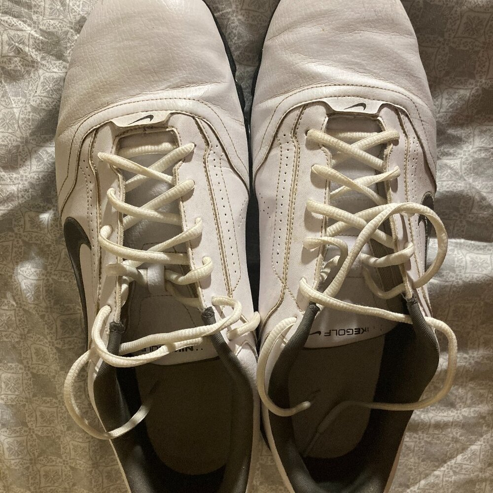 MENS NIKE SPIKED GOLF SHOES - SIZE 13W